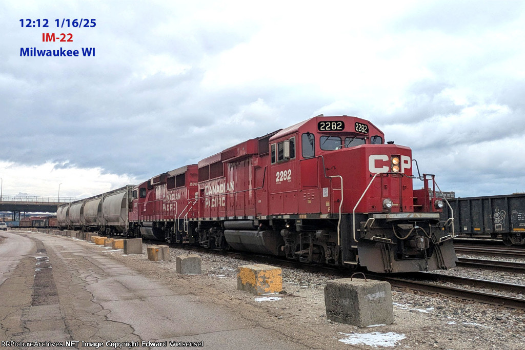 Yard job trundles west with 4 cars